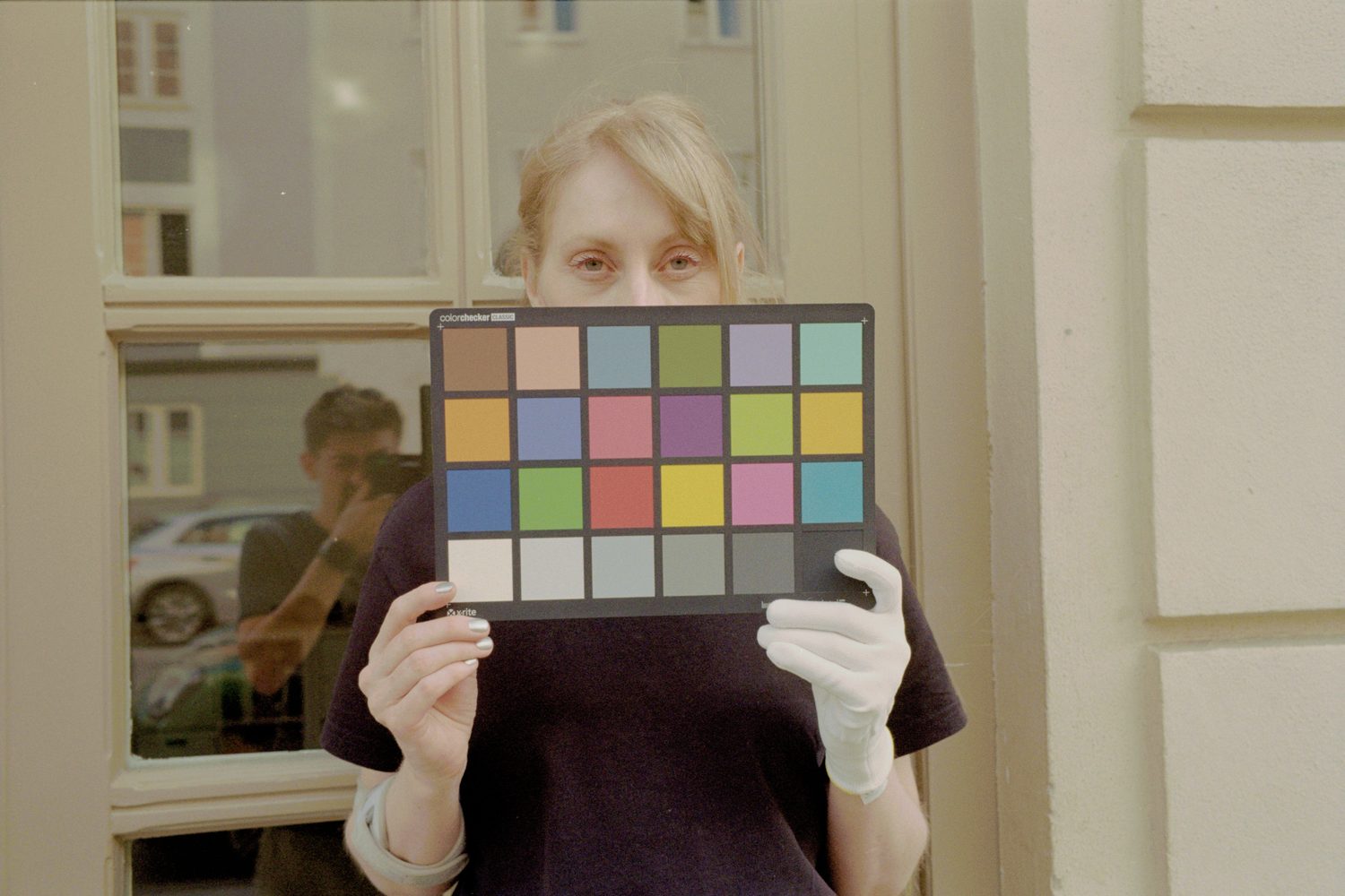 Daylight-balanced scanning light